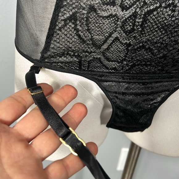 Victoria’s Secret Black Lace Sheer Teddy size small - Picture 9 of 10